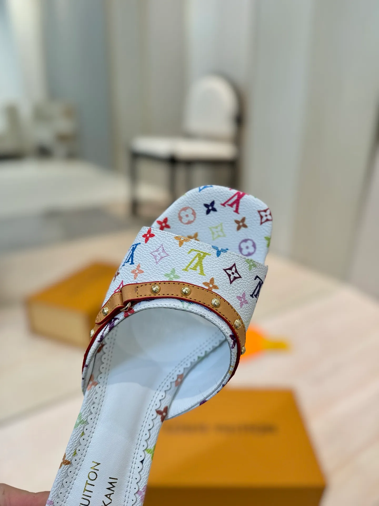 👟👟Ex-factory price 600👟👟 (top version) louis vuitton LV Louis Vuitton 25/Spring and Summer The latest Mary Jane shoes are simple and exquisite, full of high-end, showing elegance~ They look great on the feet and are full of summer shoes💯Awesome ✅Upper: 3D printed cowhide ✅Inner lining: Sheepskin lining, ✅Outsole: Genuine leather outsole imported from Italy ✅Size: 35-41 (40 to 41 customized, non-returnable) ✅Packaging: full set of packaging